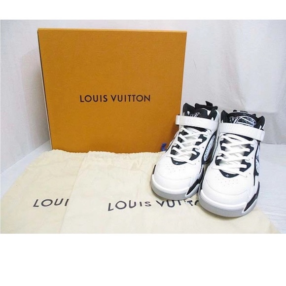 Authentic Louis Vuitton trainer 2 white/Blk. Box & dust bag included LV size 10 - Picture 3 of 5